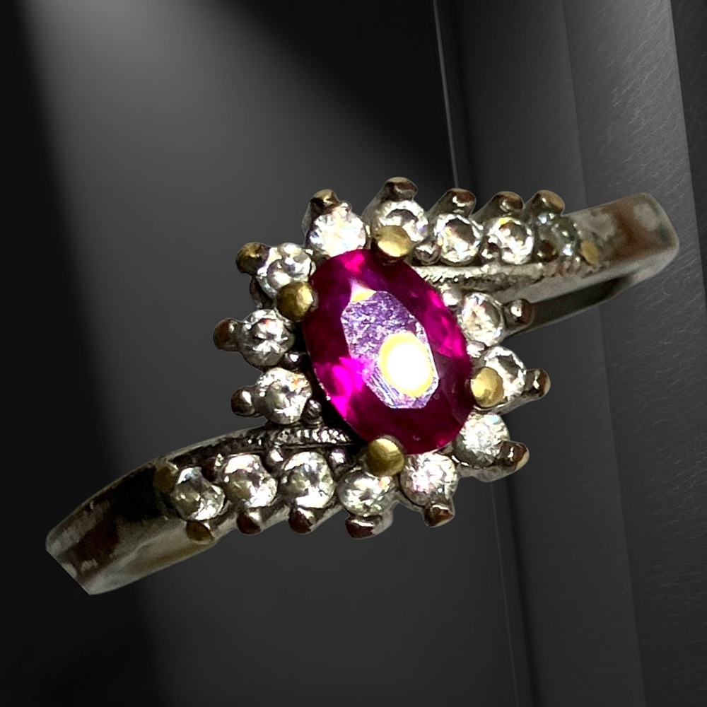 Vintage Silver Tone Ring • Hot Pink Center w/ 16 Clear Halo Stones • Size 7.5